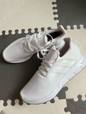 White Adidas Men’s Athletic Lace-Up Sneakers - Lightweight Comfort,size 10
